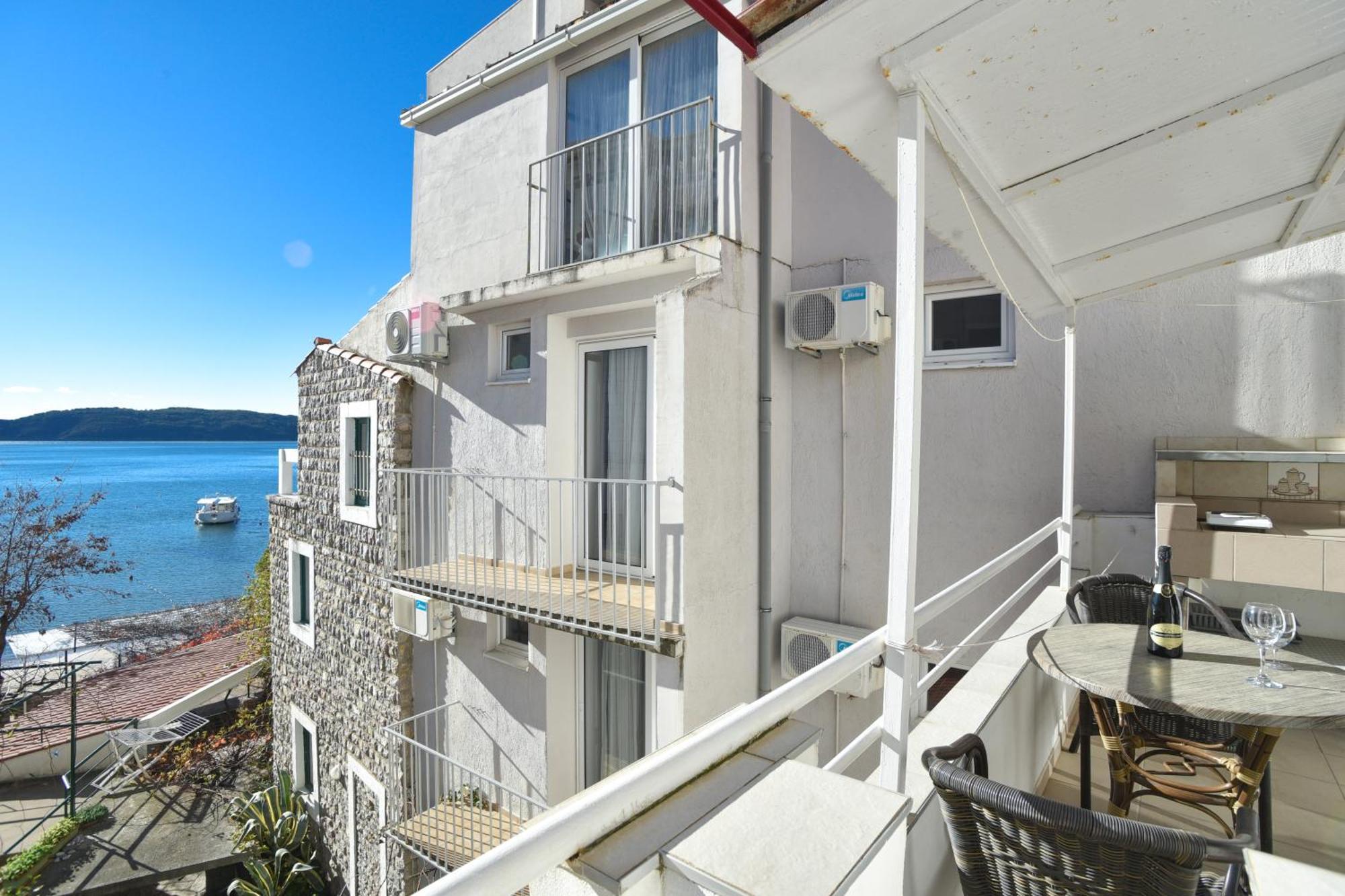 בודווה Apartments Milos Kaladjurdjevic מראה חיצוני תמונה